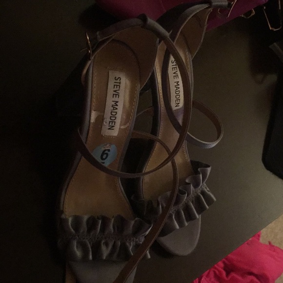 Heels - Picture 2 of 2